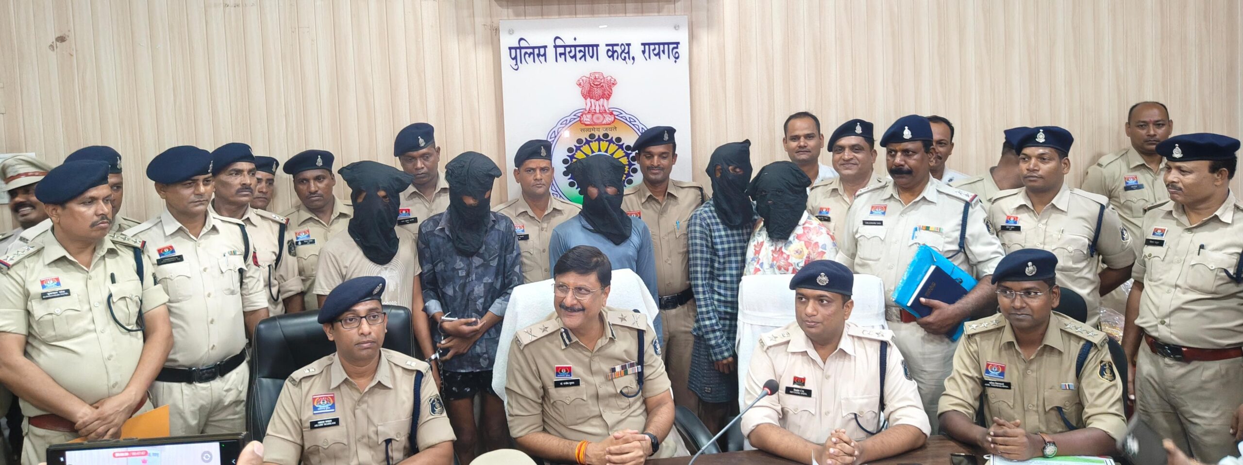 रायगढ़ के श्री श्याम मंदिर चोरी का बड़ा खुलासा – रायगढ़ पुलिस ने 27 लाख की चोरी में शत-प्रतिशत संपत्ति की बरामद, 6 आरोपी गिरफ्तार