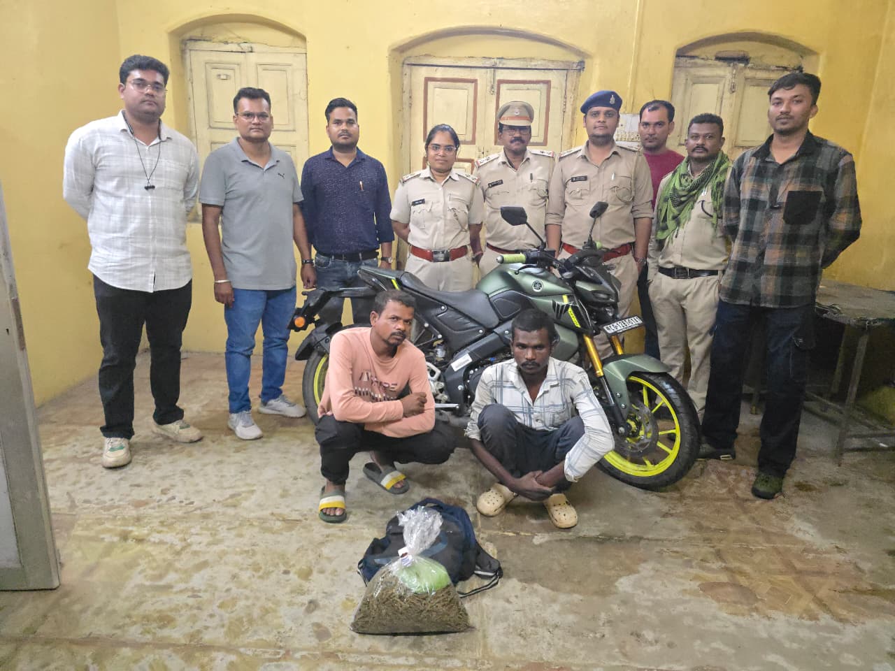 गांजा तस्करी कर रहे दो युवक पकड़ाए,1.204 किलो ग्राम गांजा किया गया जब्त
