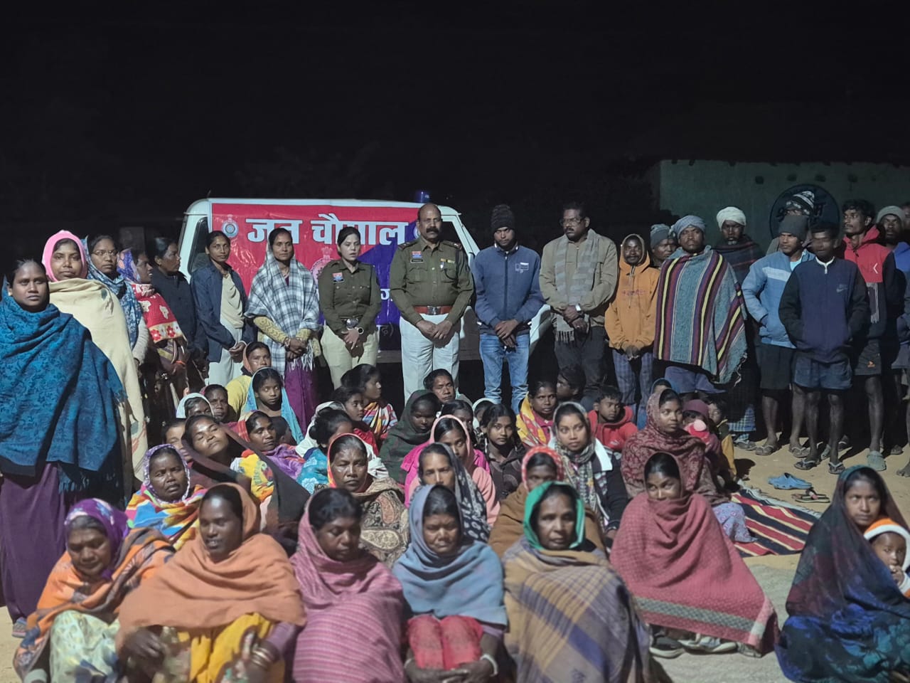 लैलूंगा क्षेत्र में पुलिस की जन चौपाल का प्रभाव, थाना प्रभारी दे रहे ग्रामीणों को अपराध जागरूकता और नशामुक्ति का संदेश