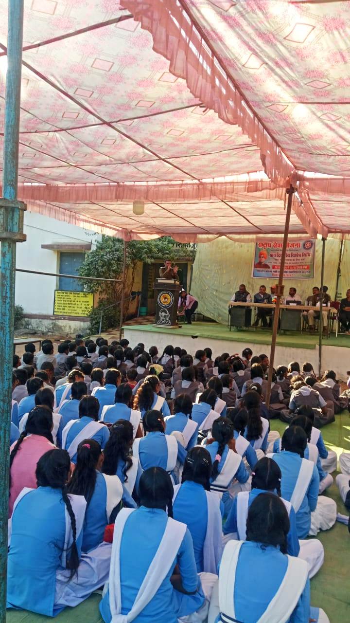 एनएसएस शिविर में पुलिस का जागरूकता सत्र, एसडीओपी प्रभात पटेल ने बाल अधिकार, पॉक्सो और साइबर अपराध पर दी विस्तृत जानकारी