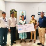 दिवंगत प्रधान आरक्षक के आश्रित को 10 लाख की बीमा राशि का भुगतान