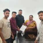 कार्मेल कॉन्वेंट स्कूल के तानाशाही रवैये के खिलाफ NSUI ने खोला मोर्चा; जिला शिक्षा अधिकारी को सौंपा ज्ञापन