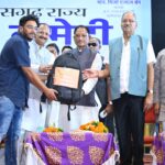 मुख्यमंत्री विष्णु देव साय ने हज यात्रियों को वितरित किया फर्स्ट एड किट: सफल हज यात्रा के लिए शुभकामना देकर यात्रियों का किया स्वागत