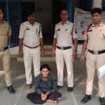 तलवार लेकर पड़ोसी के घर में घुसा युवक, बोलेरो और बाइक में की तोड़फोड़