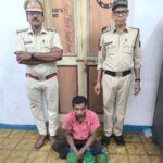 6 लीटर अवैध महुआ शराब जब्त