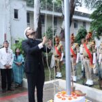 कलेक्टर श्री मयंक चतुर्वेदी ने कलेक्टर कार्यालय में किया ध्वजारोहण