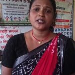 ‘आंगन मिलन सेवा’ में साझा कर रहे हितग्राही अपना अनुभव